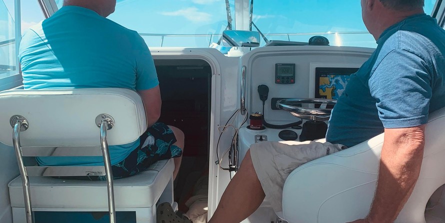 Glacier bay isle runner blue hull 2670