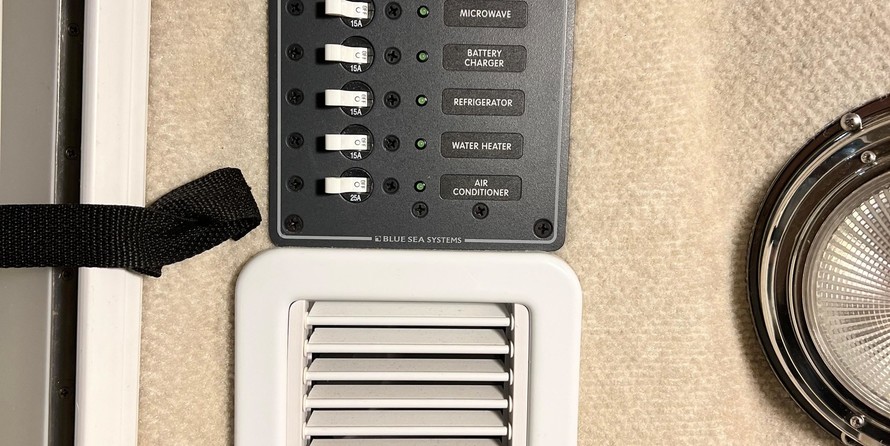 Glacier bay isle runner blue hull 2670