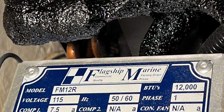 Glacier bay isle runner blue hull 2670