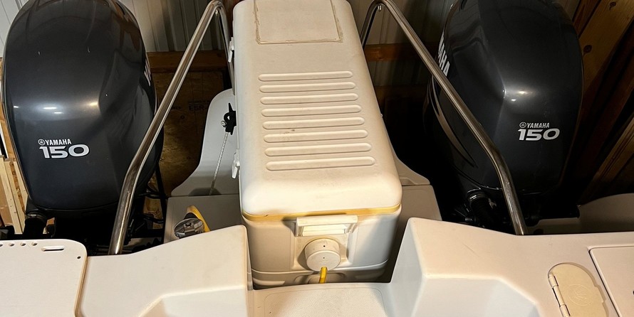 Glacier bay isle runner blue hull 2670