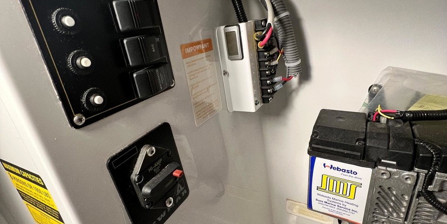 Glacier bay isle runner blue hull 2670