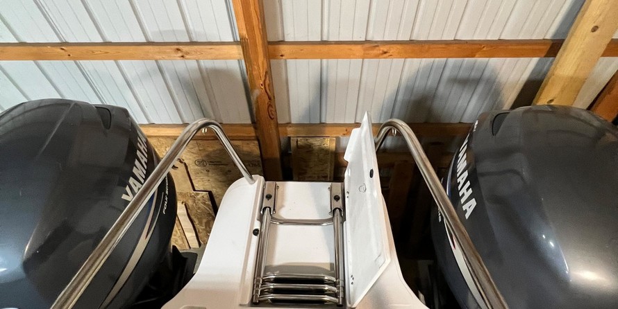 Glacier bay isle runner blue hull 2670