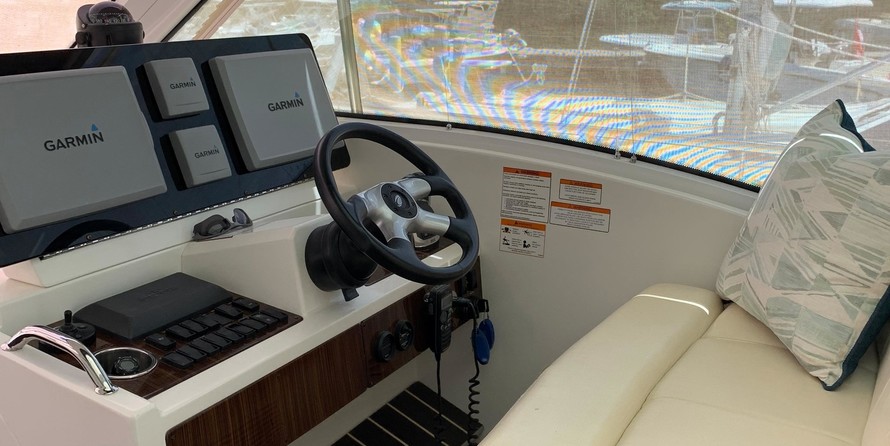 Cruisers Yachts 48 Cantius