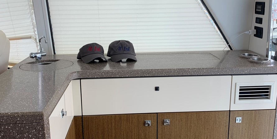 Cruisers Yachts 48 Cantius