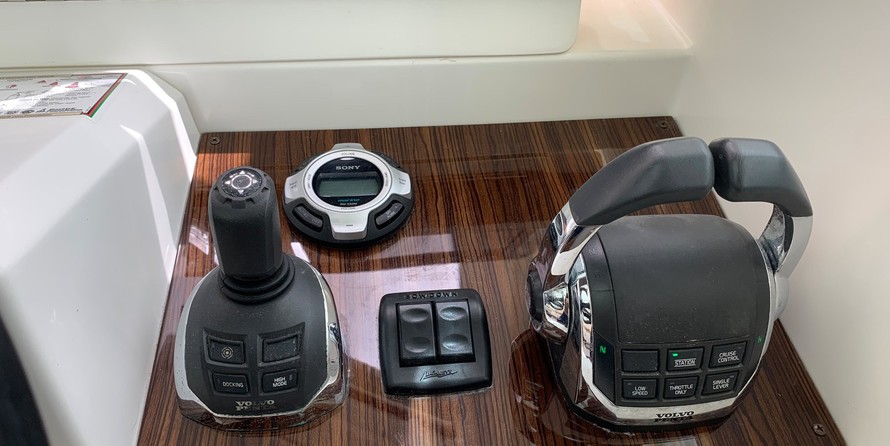 Cruisers Yachts 48 Cantius