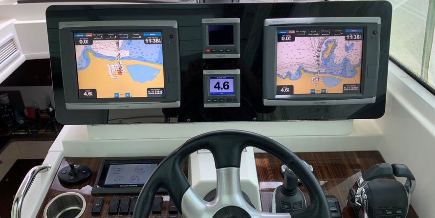 Cruisers Yachts 48 Cantius