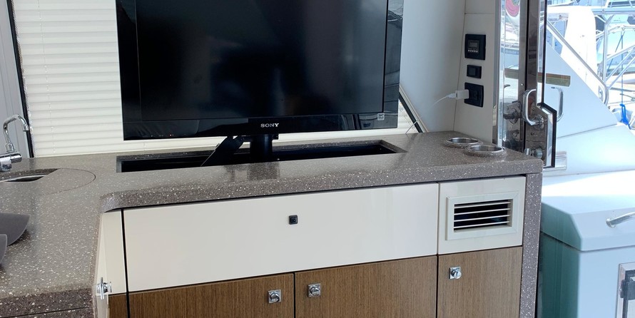 Cruisers Yachts 48 Cantius