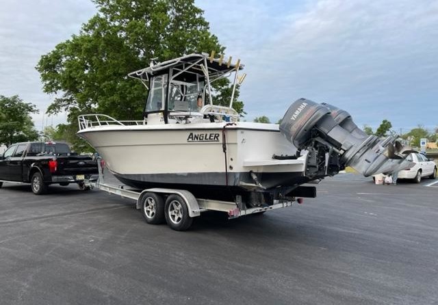 Angler Pro Boats 2900 center console