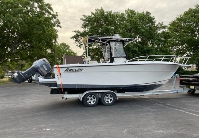 Angler Pro Boats 2900 center console