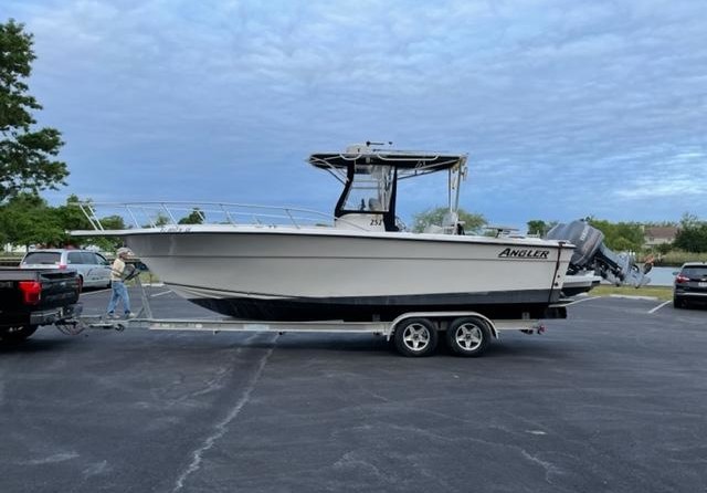 Angler Pro Boats 2900 center console