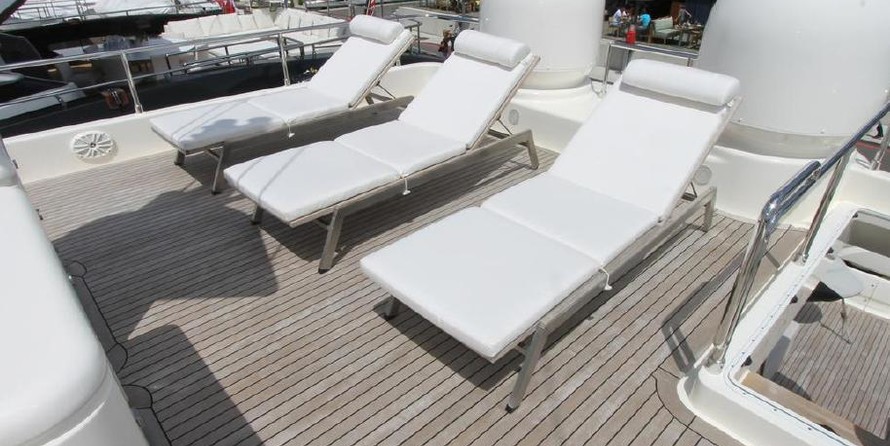 Custom Line Navetta 33