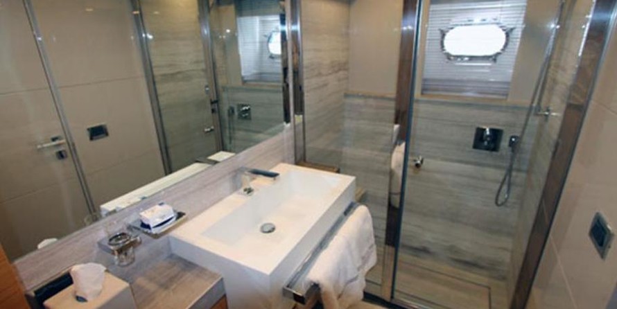 Custom Line Navetta 33