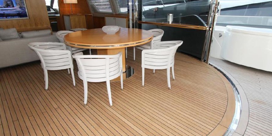 Custom Line Navetta 33