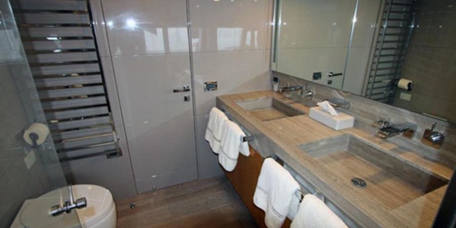 Custom Line Navetta 33