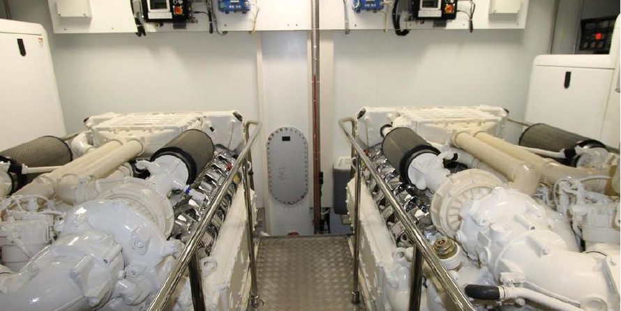 Custom Line Navetta 33