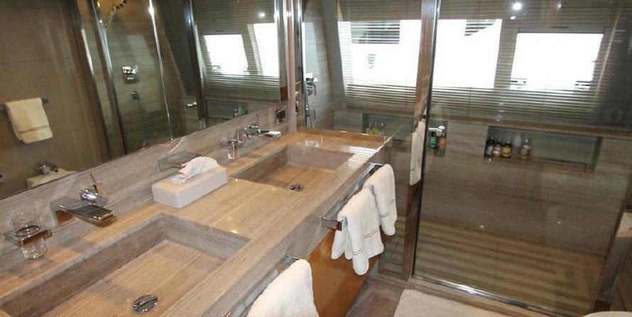 Custom Line Navetta 33