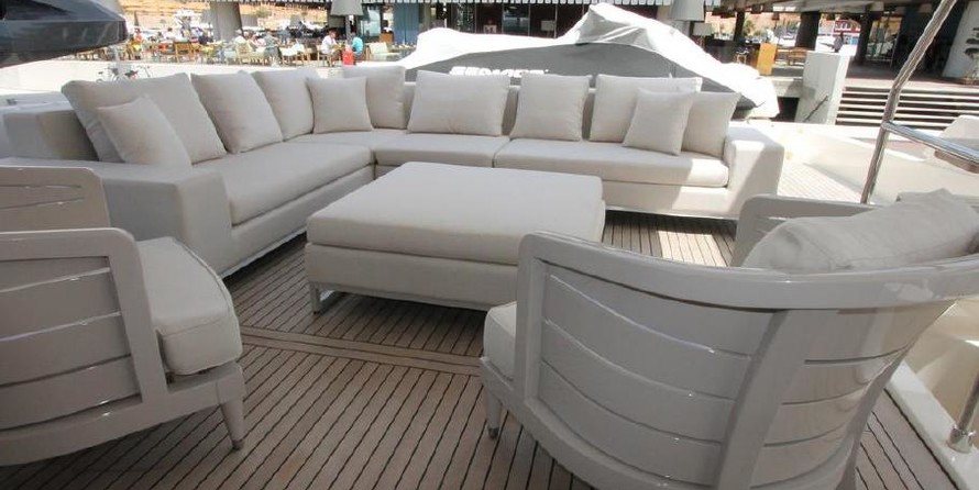 Custom Line Navetta 33