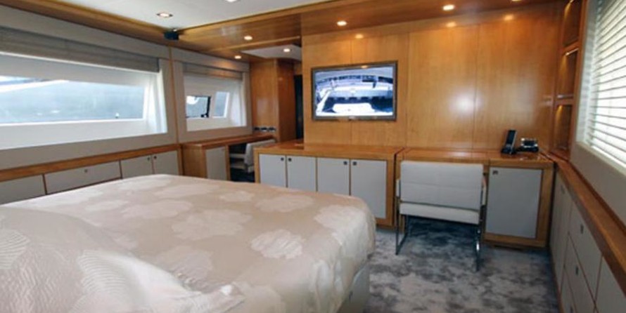 Custom Line Navetta 33