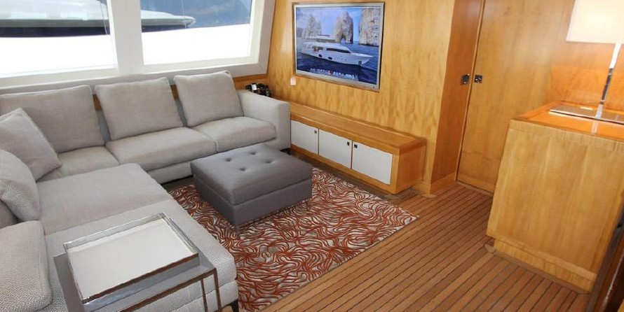 Custom Line Navetta 33