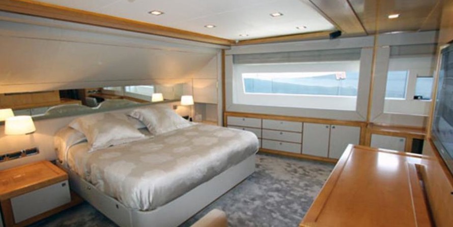 Custom Line Navetta 33