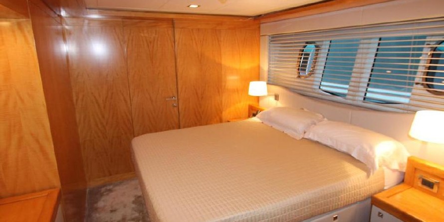 Custom Line Navetta 33