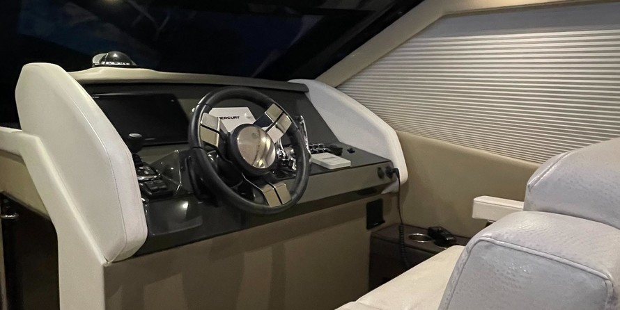 Carver C40 Command Bridge