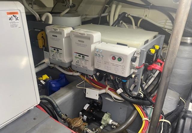 Carver C40 Command Bridge