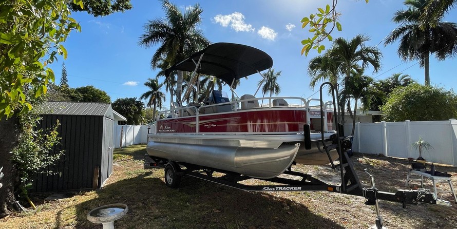 Sun Tracker Bass Buggy 18 DLX