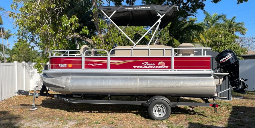 Sun Tracker Bass Buggy 18 DLX