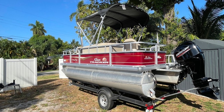 Sun Tracker Bass Buggy 18 DLX