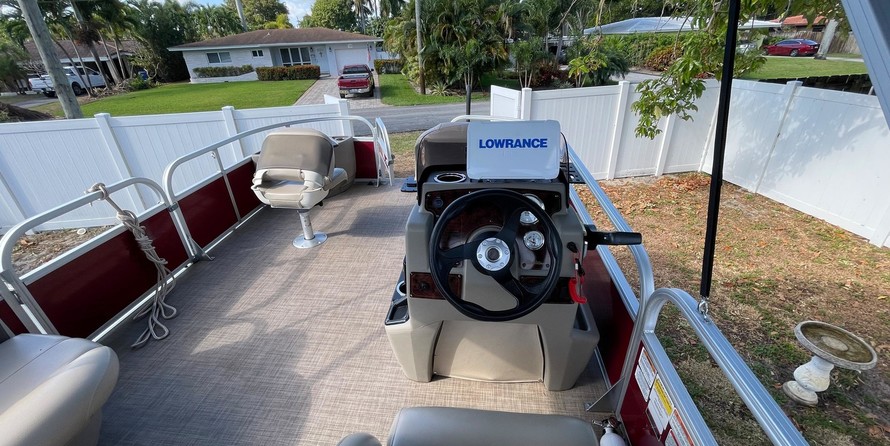 Sun Tracker Bass Buggy 18 DLX