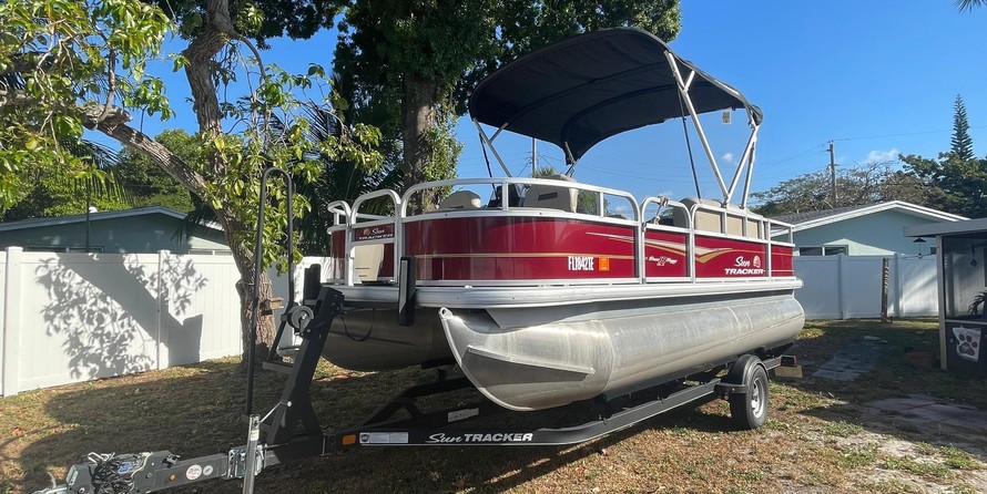 Sun Tracker Bass Buggy 18 DLX