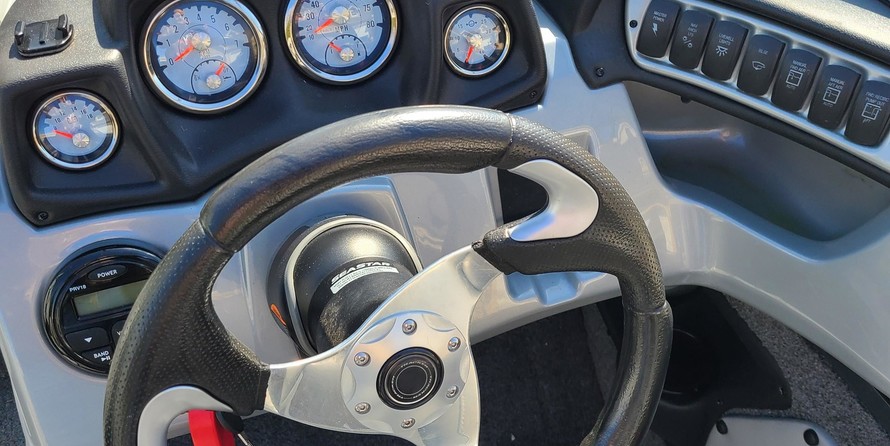 Tracker Targa V-18 Combo