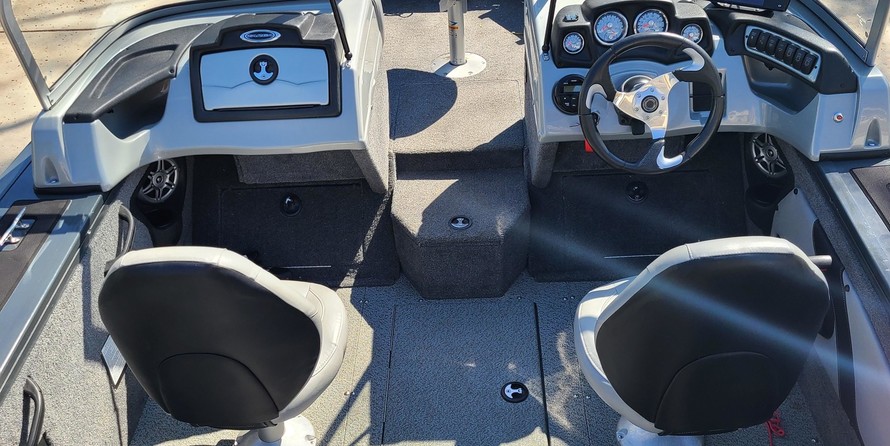 Tracker Targa V-18 Combo