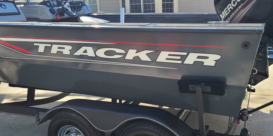 Tracker Targa V-18 Combo