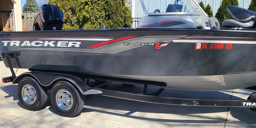 Tracker Targa V-18 Combo