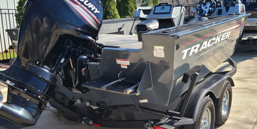 Tracker Targa V-18 Combo