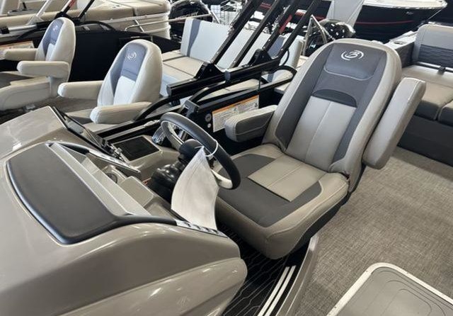 60 x 16 tri-toon passenger vessel