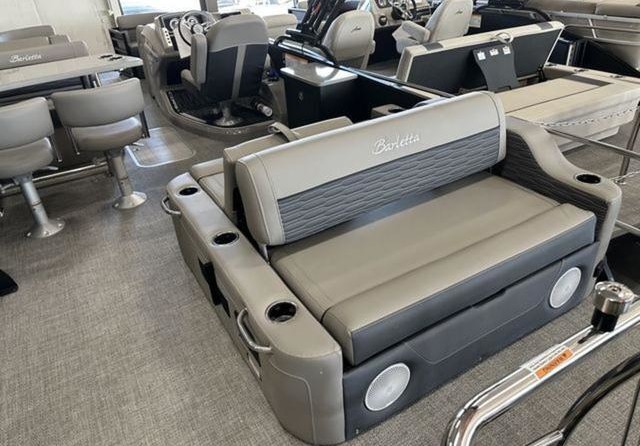 60 x 16 tri-toon passenger vessel