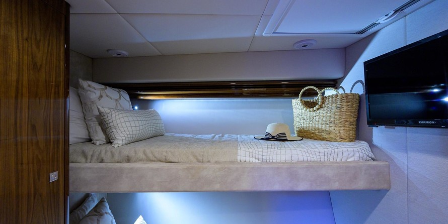 Riviera 5400 Sport Yacht