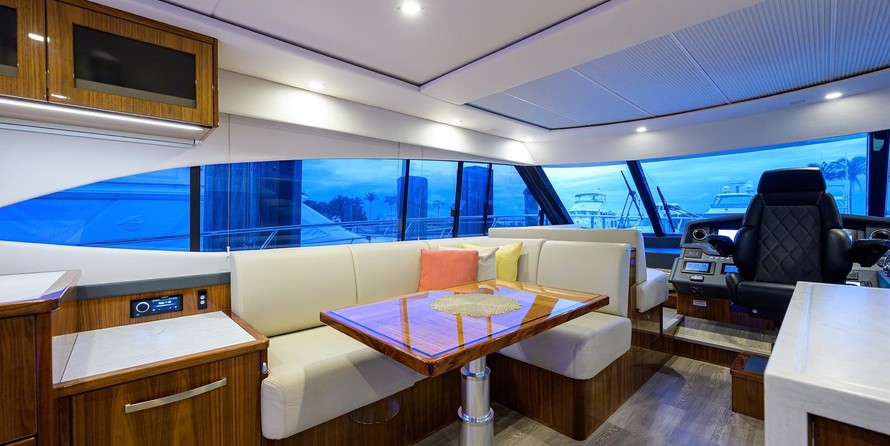 Riviera 5400 Sport Yacht