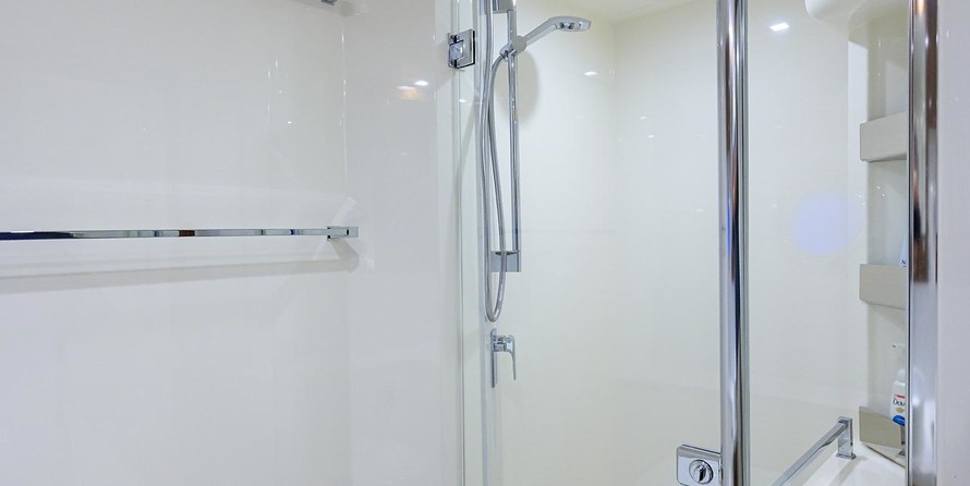 Riviera 5400 Sport Yacht