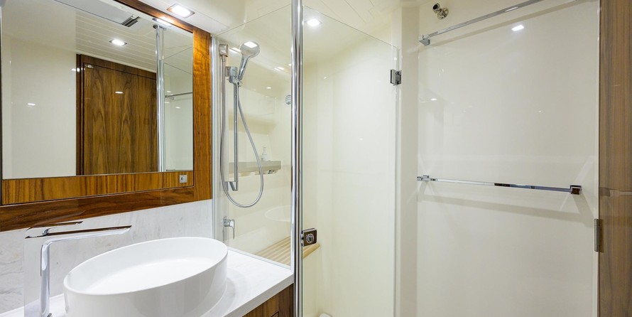 Riviera 5400 Sport Yacht