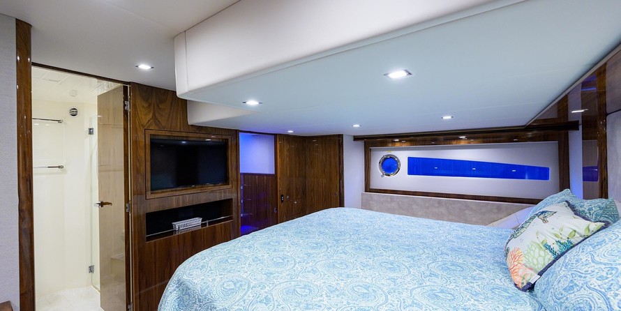 Riviera 5400 Sport Yacht