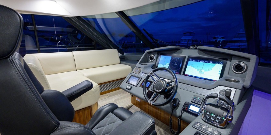 Riviera 5400 Sport Yacht