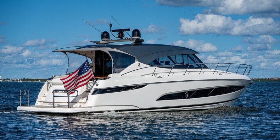 Riviera 5400 Sport Yacht