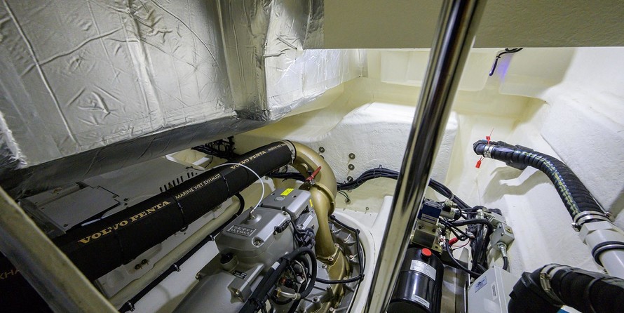 Riviera 5400 Sport Yacht