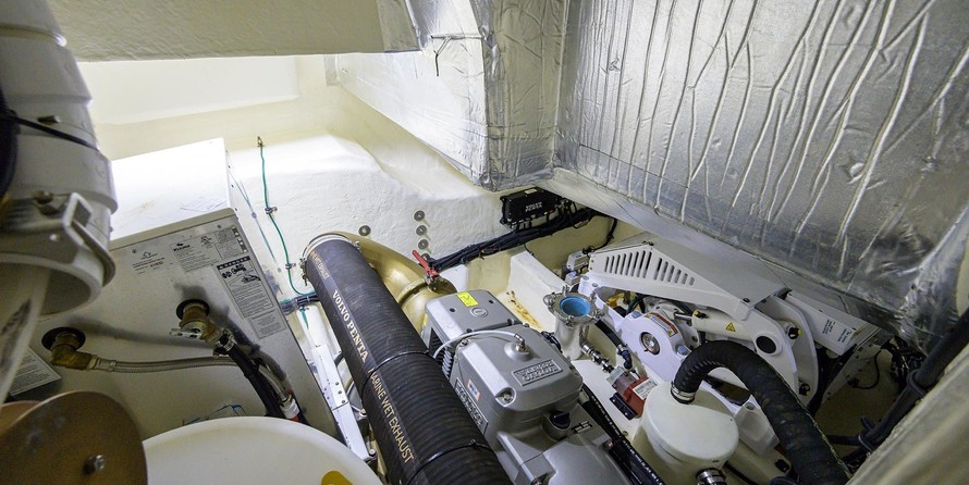 Riviera 5400 Sport Yacht