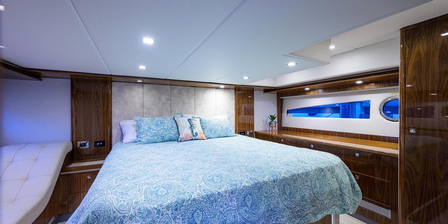 Riviera 5400 Sport Yacht