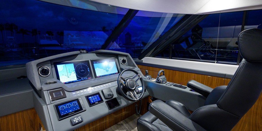 Riviera 5400 Sport Yacht